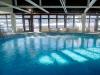 Bellissima piscina interna per momenti di relax 
