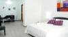 Camere moderne con salotto