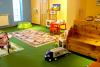 Sala giochi per bambini con baby sitter