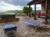 Area solarium vasca idromassaggio B&B casale San Terenziano