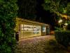 Bar immerso nel verde all'interno della struttura