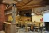 Residence con ristorante rustico e camino in Trentino
