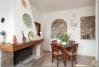 Residenza-Podere-Magione appartamento bilocale camino-tavolo-soggiorno