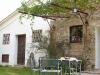 Appartamenti indipendenti con giardino e tavolino a Umbertide