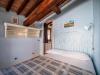 Soffitto in camera con  travi a vista