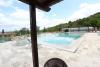 piscina per adulti e bambini con solarium