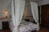 Letto a baldacchino in country-house a Macerata