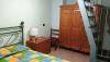 Zona letto matrimoniale con letto alla francese