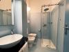 Bagno in Camera con doccia e Biancheria 