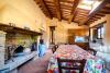 Agriturismo in Umbria-San Venanzo con-Ampio-Soggiorno-e-Camino