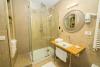 Elegante bagno camera in Hotel a Fondi