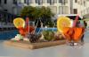 Aperitivo a bordo piscina in hotel a Caserta