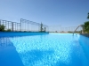 Piscina grande e immersa nel verde