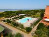 Villaggio con piscina e vicino al mare 