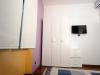 Mosca con armadio a 3 ante e TV