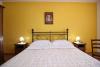 Appartamento con letto matrimoniale e cucina ad Assisi
