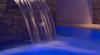 Piscina interna con cascata 