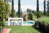 Bellissimo giardino e spazi esterni curati con piscna