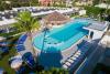 Piscina centrale bar-ombrelloni-lettini villaggio Ispica