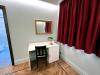 elegante arredamento interno alla camera 