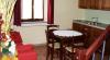 Salone con cucina e vista appartamento a Montecarrotto