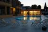 Residence di notte con piscina, Conero, Numana