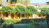 Giardino esterno al Resort con area giochi 