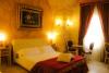 Camera elegante in hotel vicino al mare