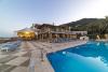 Hotel sul mare con piscina esterna e solarium