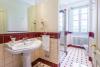 Spazioso bagno in camera vicino Gualdo	