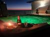 Vasca Jacuzzi illuminata di notte 