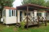 Case mobili in spazio verde del villaggio	