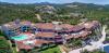 vista dall'alto hotel con piscina a baia sardinia