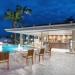 Piscina con grande open Bar