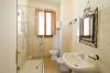 Bagno camera con ampio box doccia