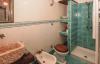 Bagno con doccia casa vacanze a San Lupo
