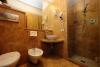 Bagno in camera con doccia Hotel ad Assisi