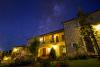 Agriturismo in pietra di notte