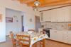 Ampia cucina in casa vacanze per famiglie sull'etna