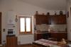 Sala per mangiare con angolo cucina e microonde