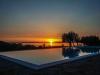Tramonto a bordo piscina villa-benessere Torricella