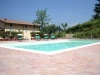 Appartamenti privati con piscina, sdraio e ombrelloni