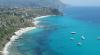 Mare con acqua cristallina