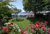 Giardino del B&B e vista panoramica del Trasimeno