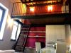 Trilocale con soppalco e soffitto travi a vista
