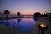 Piscina con solarium sul golfo di Taranto