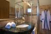 Bagno privato dell'appartamento bilo con doccia