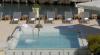 Piscina con cascata nel roof garden