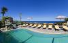 Balconcino Hotel Ischia attrezzato con tavolo e sedie