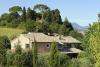 Agriturismo in collina immerso nel verde marchigiano